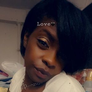 Meet your Posher, Lenora